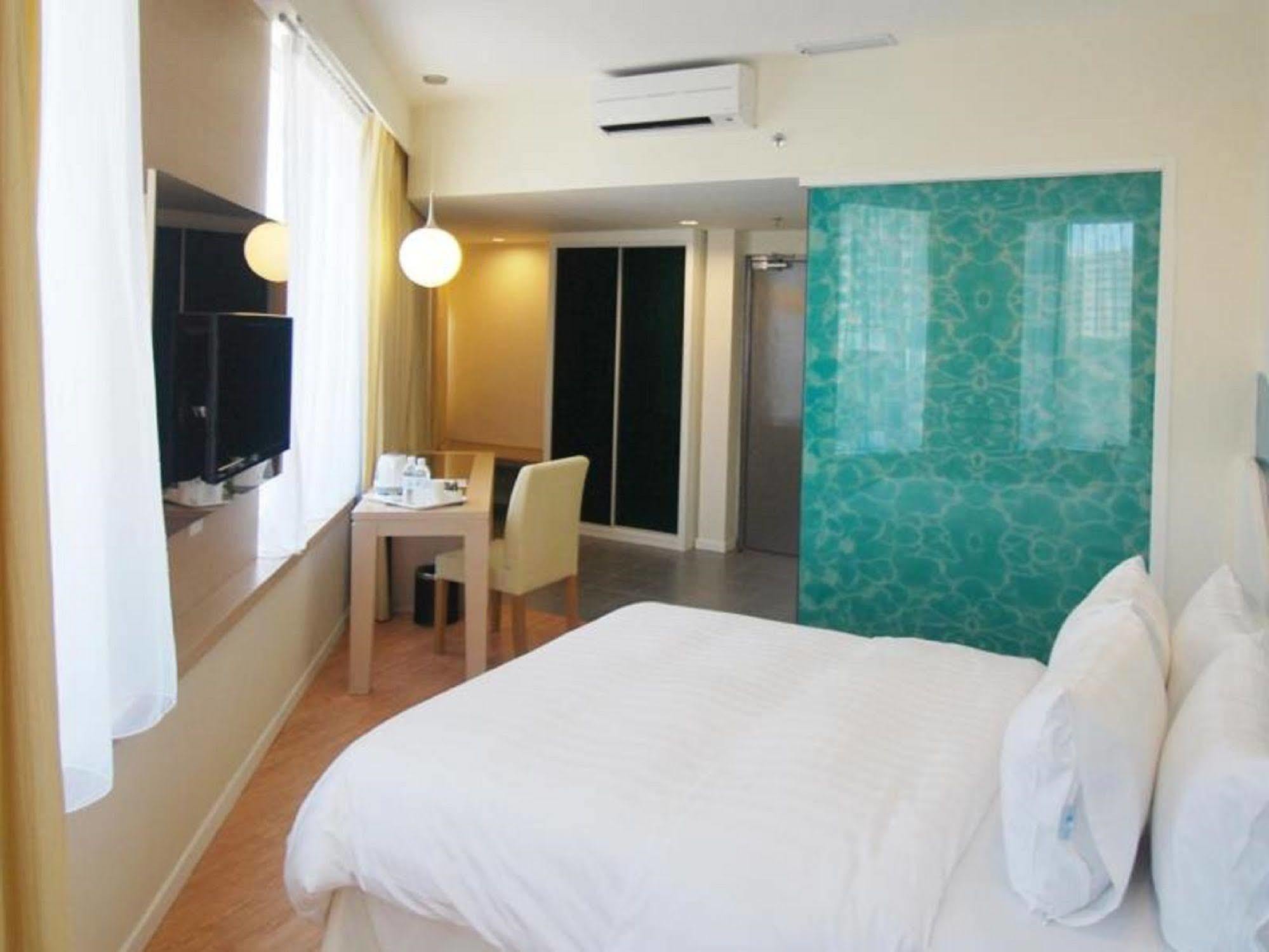 Oceania Hotel Kota Kinabalu Exterior foto